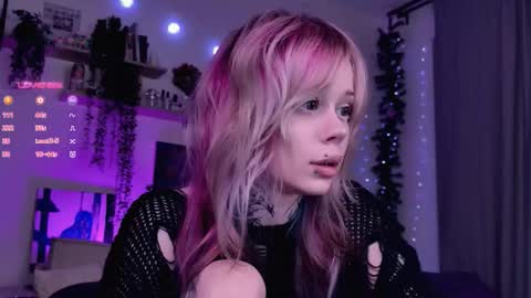 Snapshot of _lollyshy_ chatting on 12/20/25, 10:00 Lolly online show from 12/20/25, 10:00