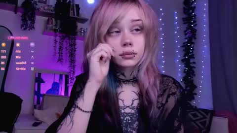 Snapshot of _lollyshy_ chatting on 12/21/25, 09:49 Lolly online show from 12/21/25, 09:49