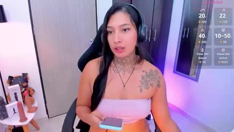  Laura  Independent Model  online show from 12/14/25, 11:42