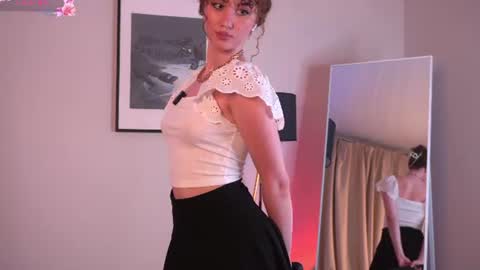 _louiseana_ online show from 06/18/26, 12:09