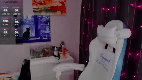 Snapshot of _lovelylu_ chatting on 10/15/25, 06:19 Lu online show from 10/15/25, 06:19