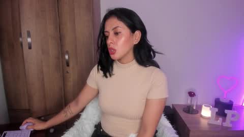 Snapshot of _lucianapalmer chatting on 10/08/25, 12:14 online show from 10/08/25, 12:14