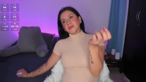 Snapshot of _lucianapalmer chatting on 11/13/25, 12:15 online show from 11/13/25, 12:15