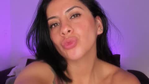 Snapshot of _lucianapalmer chatting on 11/25/25, 01:49 online show from 11/25/25, 01:49