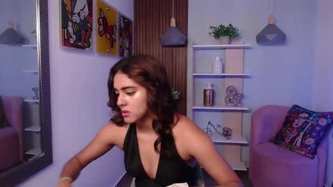 Snapshot of _lucy_grey chatting on 05/19/26, 11:05 Lucy online show from 05/19/26, 11:05