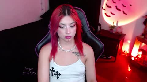 Queen.  Help me reach 100 thumbs up  online show from 01/05/25, 09:03