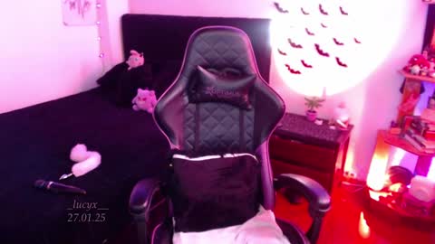 Queen.  Help me reach 100 thumbs up  online show from 01/27/25, 09:00