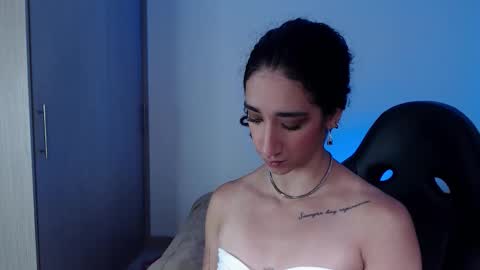 Snapshot of _luna_dupont_ chatting on 03/24/26, 03:17 Luna online show from 03/24/26, 03:17