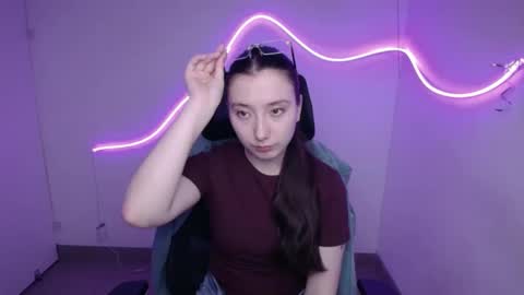 Snapshot of _luna_moon__ chatting on 09/21/25, 05:20 Luna online show from 09/21/25, 05:20
