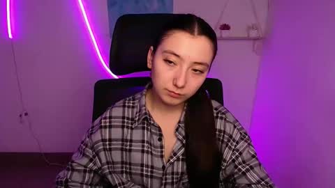 Snapshot of _luna_moon__ chatting on 10/13/25, 05:18 Luna online show from 10/13/25, 05:18