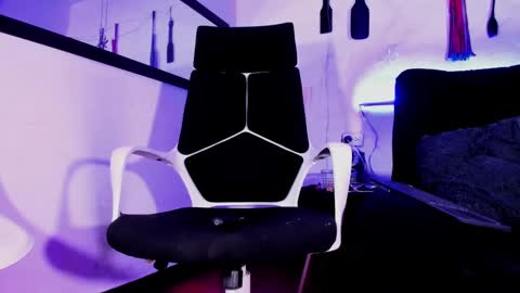 Snapshot of _luna_parisi chatting on 01/05/25, 09:15 MISS LUNA online show from 01/05/25, 09:15