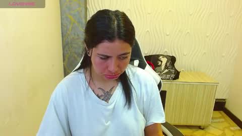 Snapshot of _luna_torres chatting on 04/21/26, 01:28 luna torres online show from 04/21/26, 01:28