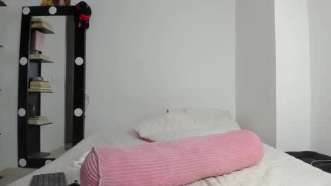 Luna online show from 09/27/25, 02:05