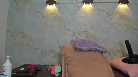 Snapshot of _maddy_miller chatting on 12/23/24, 11:57 Maddy online show from 12/23/24, 11:57