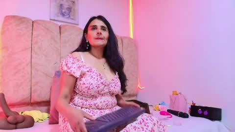 Snapshot of _marcela__ chatting on 04/15/26, 11:28 _marcela__ online show from 04/15/26, 11:28