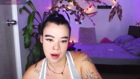 Snapshot of _marcela_wi chatting on 02/06/26, 10:35 Marce online show from 02/06/26, 10:35