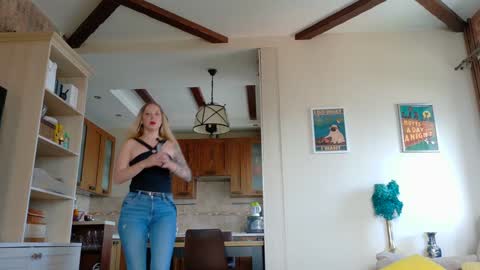 _mari_ online show from 06/11/26, 10:13