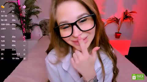 Snapshot of _mari_clark chatting on 10/07/25, 12:08 Eva online show from 10/07/25, 12:08