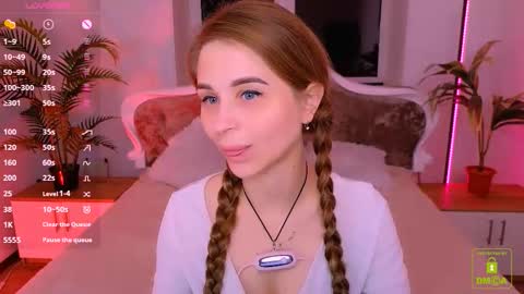 Snapshot of _mari_clark chatting on 10/11/25, 11:36 Eva online show from 10/11/25, 11:36