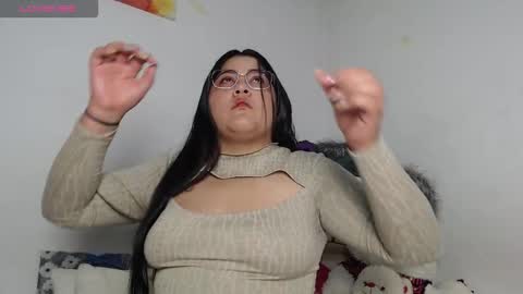 _mari_lunna_ online show from 11/10/25, 01:26