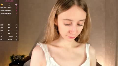 Snapshot of _marvelous_time_ chatting on 10/19/25, 02:45 Gwen online show from 10/19/25, 02:45
