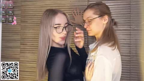 Elva and Kate  online show from 10/10/25, 09:30