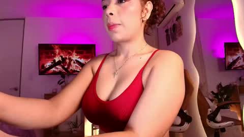 Snapshot of _megan_akbar chatting on 09/09/25, 12:05 Marce  online show from 09/09/25, 12:05