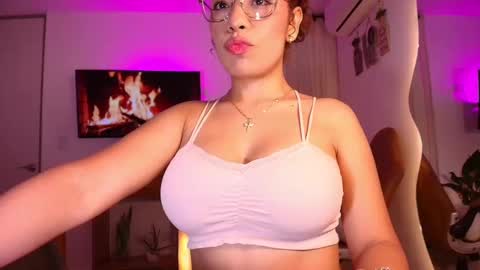 Snapshot of _megan_akbar chatting on 09/25/25, 11:58 Marce  online show from 09/25/25, 11:58