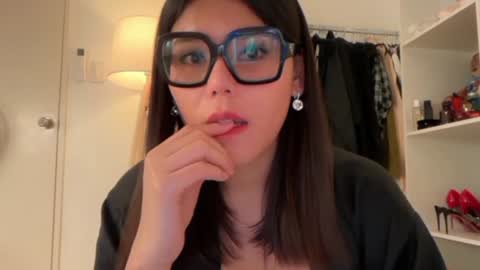 Snapshot of _meganvalle chatting on 06/11/26, 12:32 Megan online show from 06/11/26, 12:32
