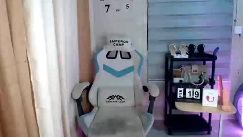 Snapshot of _mellyxxx chatting on 02/19/26, 01:51 Melly online show from 02/19/26, 01:51