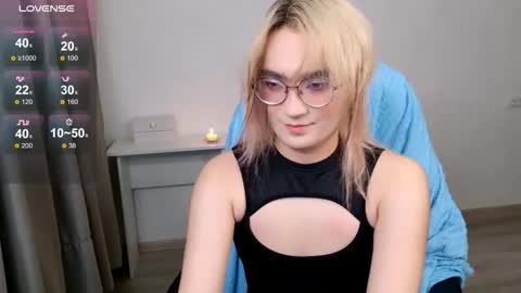 _meow_neko_ online show from 11/17/25, 02:01