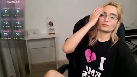 _meow_neko_ online show from 01/05/26, 05:27