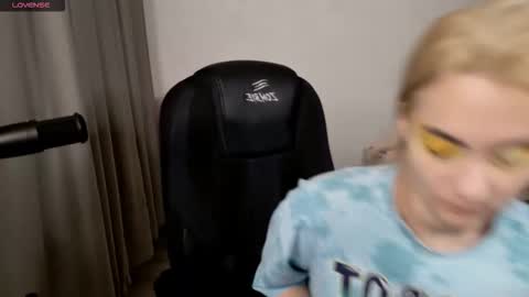 _meow_neko_ online show from 02/13/26, 03:46