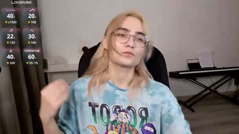 _meow_neko_ online show from 02/22/26, 10:41