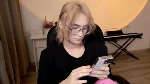 _meow_neko_ online show from 05/05/26, 03:03