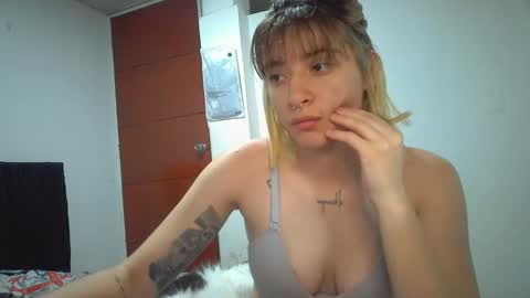 Mia-foster online show from 05/11/26, 12:49