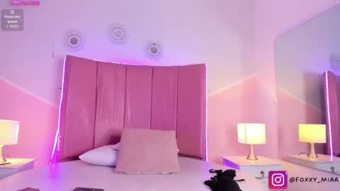 _mia_foxx_ online show from 10/02/25, 07:54