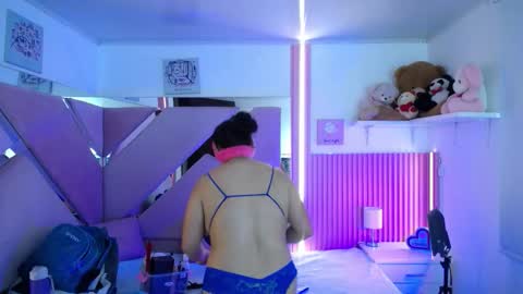  Mia  online show from 11/24/25, 12:49