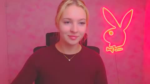 Snapshot of _mila_la_ chatting on 10/18/25, 11:33 Melanie online show from 10/18/25, 11:33