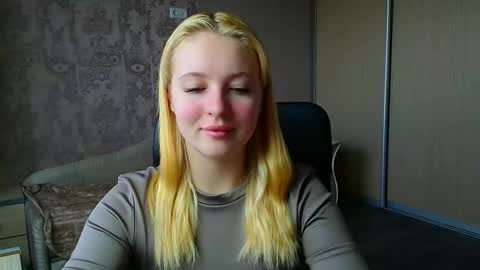 Snapshot of _mila_la_ chatting on 03/20/26, 11:15 Melanie online show from 03/20/26, 11:15