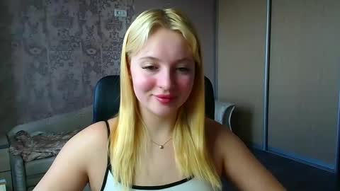 Snapshot of _mila_la_ chatting on 03/23/26, 11:47 Melanie online show from 03/23/26, 11:47