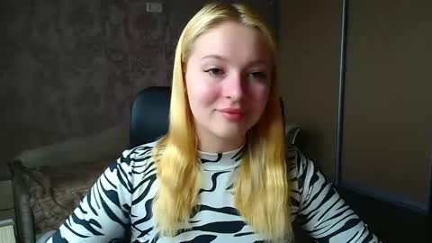 Snapshot of _mila_la_ chatting on 03/26/26, 11:05 Melanie online show from 03/26/26, 11:05
