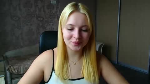 Snapshot of _mila_la_ chatting on 03/28/26, 12:49 Melanie online show from 03/28/26, 12:49