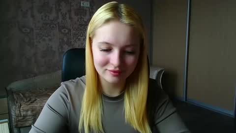 Snapshot of _mila_la_ chatting on 03/30/26, 11:00 Melanie online show from 03/30/26, 11:00