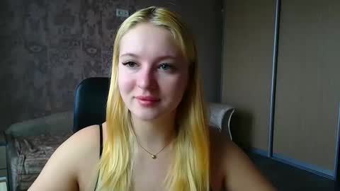 Snapshot of _mila_la_ chatting on 04/02/26, 10:02 Melanie online show from 04/02/26, 10:02