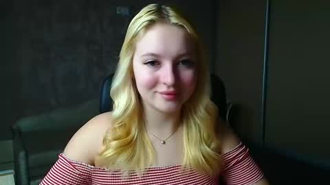 Snapshot of _mila_la_ chatting on 04/06/26, 08:59 Melanie online show from 04/06/26, 08:59