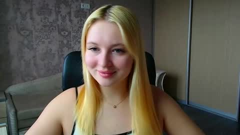 Snapshot of _mila_la_ chatting on 04/07/26, 11:21 Melanie online show from 04/07/26, 11:21