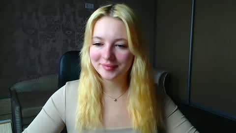 Snapshot of _mila_la_ chatting on 04/09/26, 07:14 Melanie online show from 04/09/26, 07:14