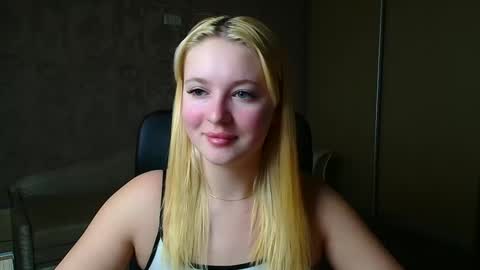 Snapshot of _mila_la_ chatting on 04/10/26, 09:14 Melanie online show from 04/10/26, 09:14