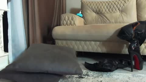 AstrideVonTeese online show from 12/10/24, 05:55